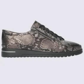 Baskets Mephisto, baskets imprimé reptile femme en cuir vernis gris | Igert Chaussures&Maroquinerie